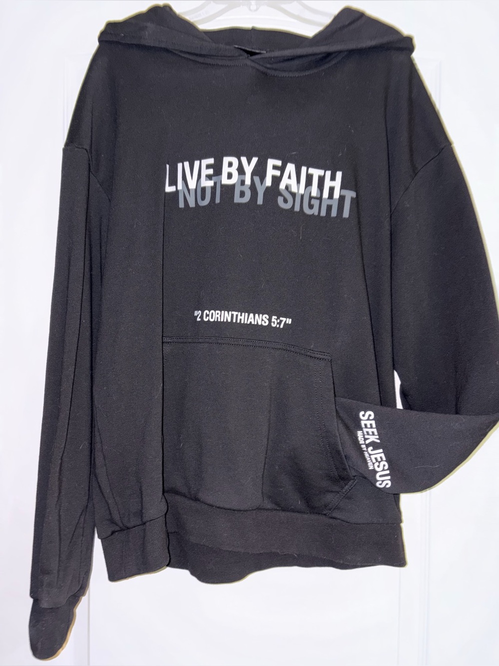 BEAUTIFUL SEEK JESUS HOODED SWEATSHIRT
SIZE MEDIUM